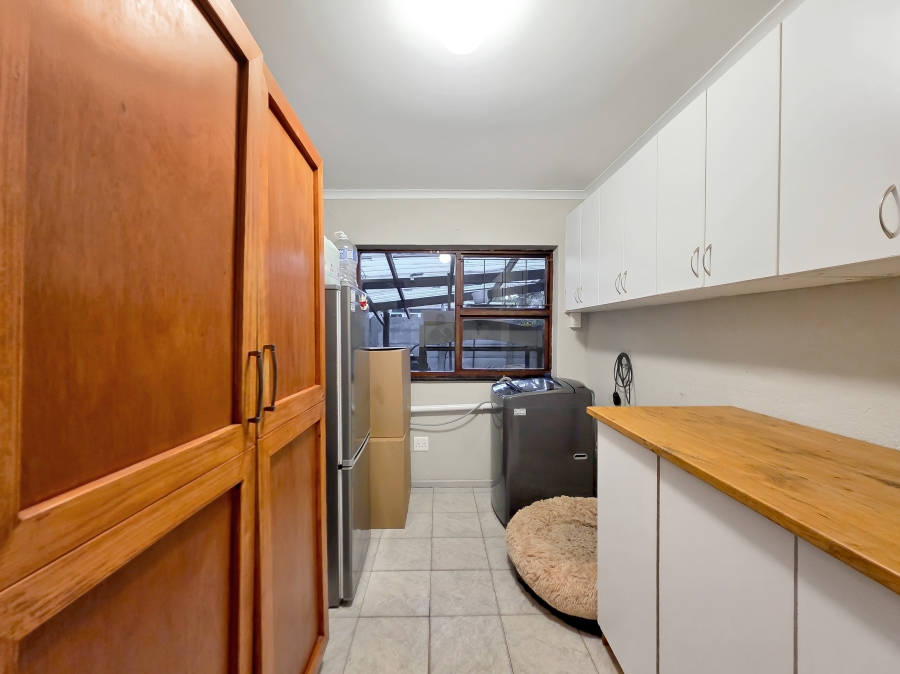 4 Bedroom Property for Sale in Sunridge Western Cape